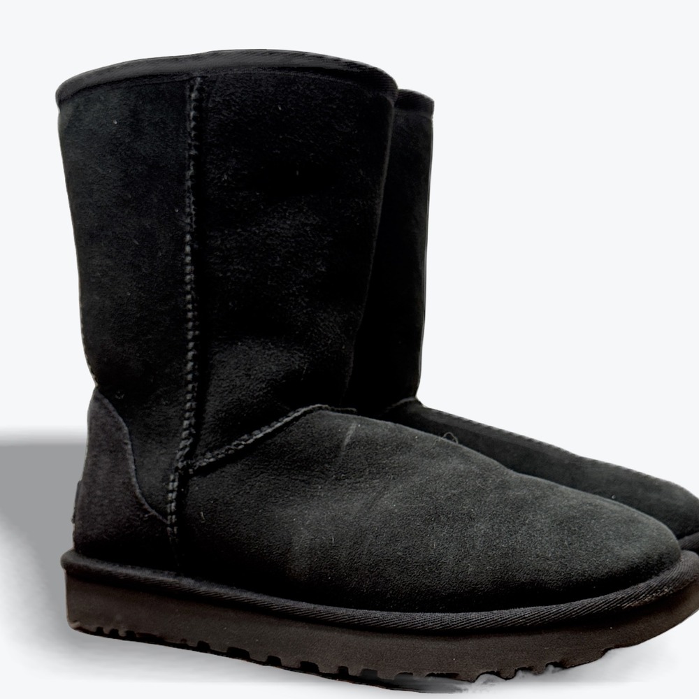 UGG Suede Sheepskin Boots Classic Short II Black Womens 8 Cozy Winter